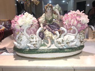 Porcelain centerpiece