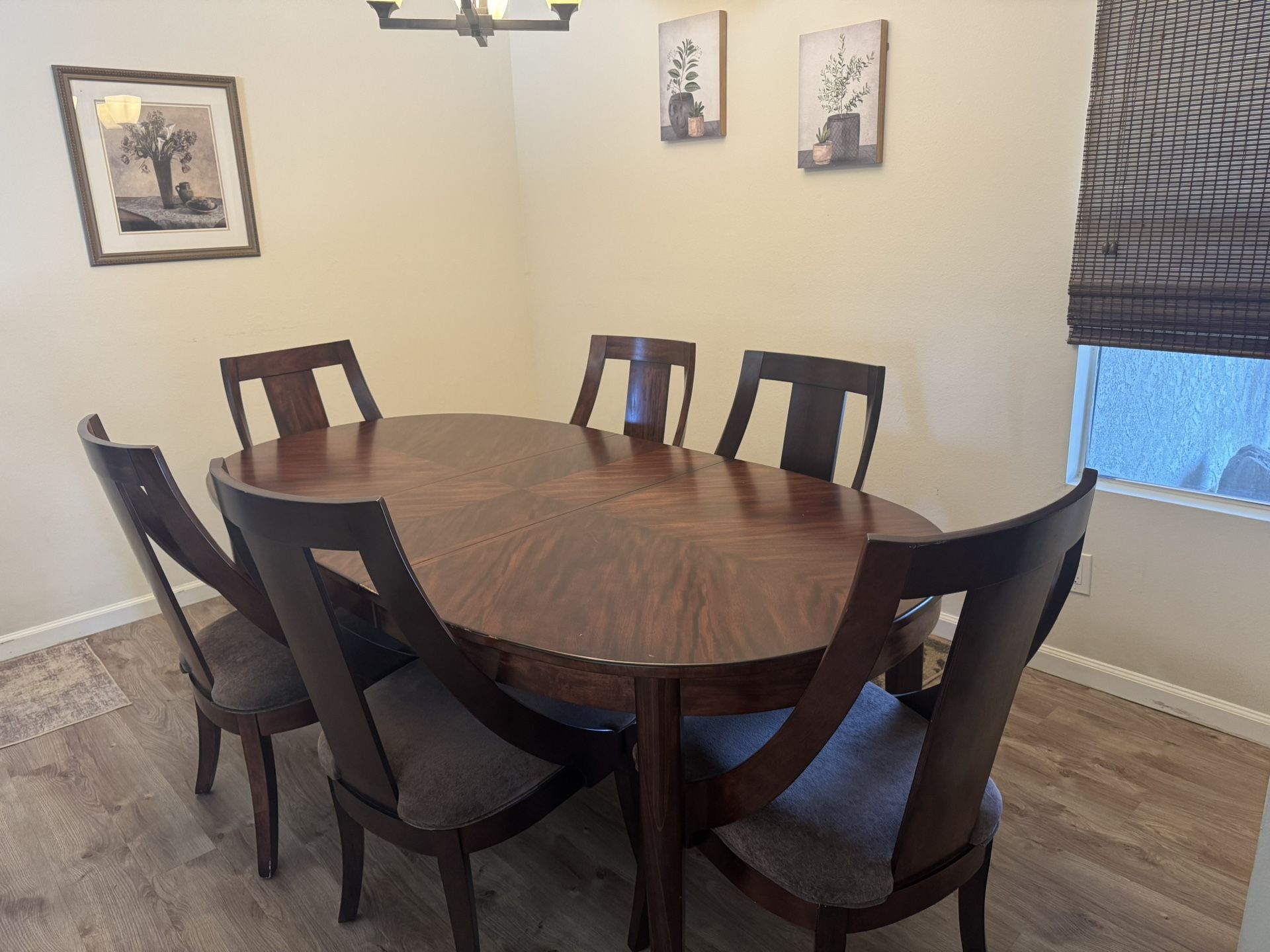 Dinning Room Table And 6 Chairs