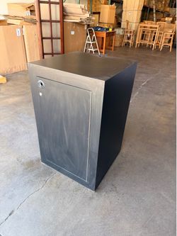 Storage chest 24x24x36H