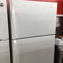 Whirlpool 18 Cu Ft Top And Bottom Fridge. 1 year Warranty 