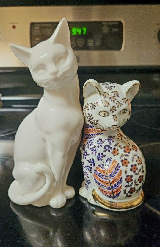 X2 Vintage Cat Figurines made In Japan