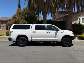 Toyota tundra 4X4 CREWMAX 141k miles clean title