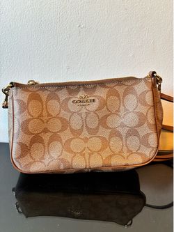 Coach Nolita 19