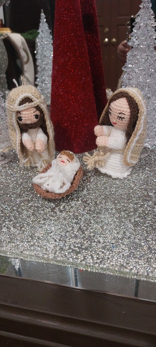 Hand Knitted Nativity Appro 4 Inches Tall Christmas Decoration