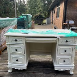 Nice Vanity With Princess Mirror Real Wood