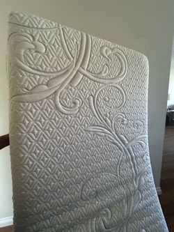2 Serta Twin XL mattresses/boxspring and snap together bedframes