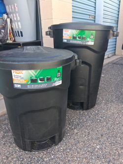 32 And 20 Gallon trash cans w Lids