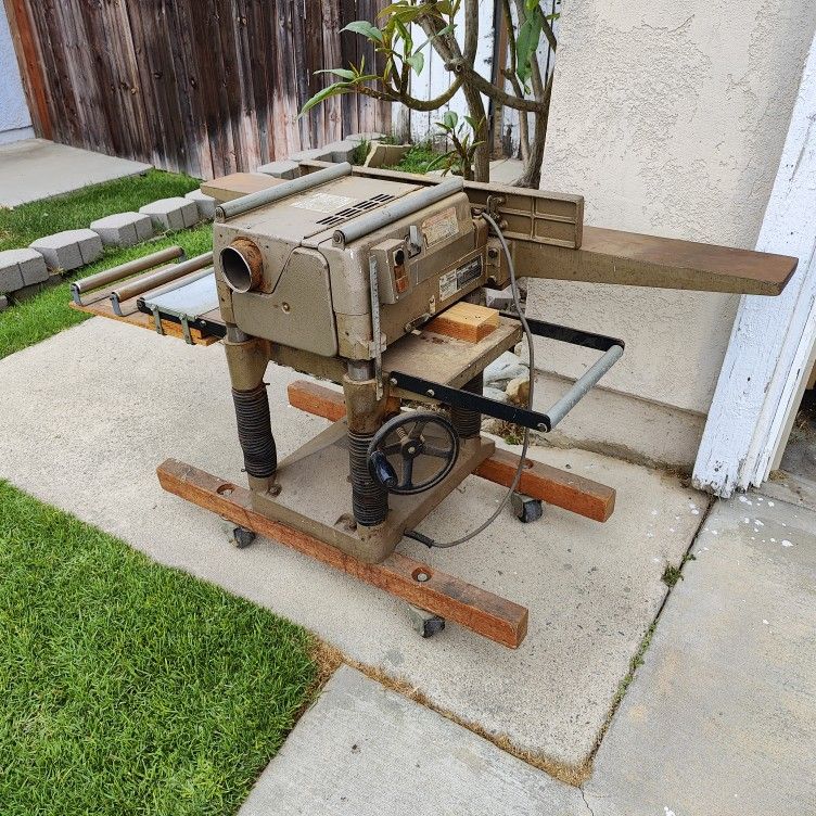 CLEAN! Makita planer jointer 2030n works great