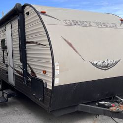 Rv Trailer Año 2017 De 26 Pies Ubicado 9850 Nw 27 Ave Miami Fl 33147 # Teléf 786:327:1327 