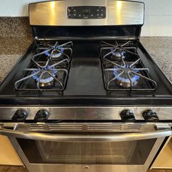 GE 30" Stainless Steel Gas Range
