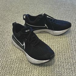 (Like New) Nike React Infinity Flyknit Women's Running Shoes size 8.5 (run small)