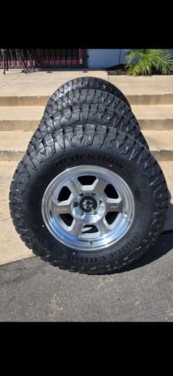 17" FUEL w/ 32" Ridgecrawler RT tires
