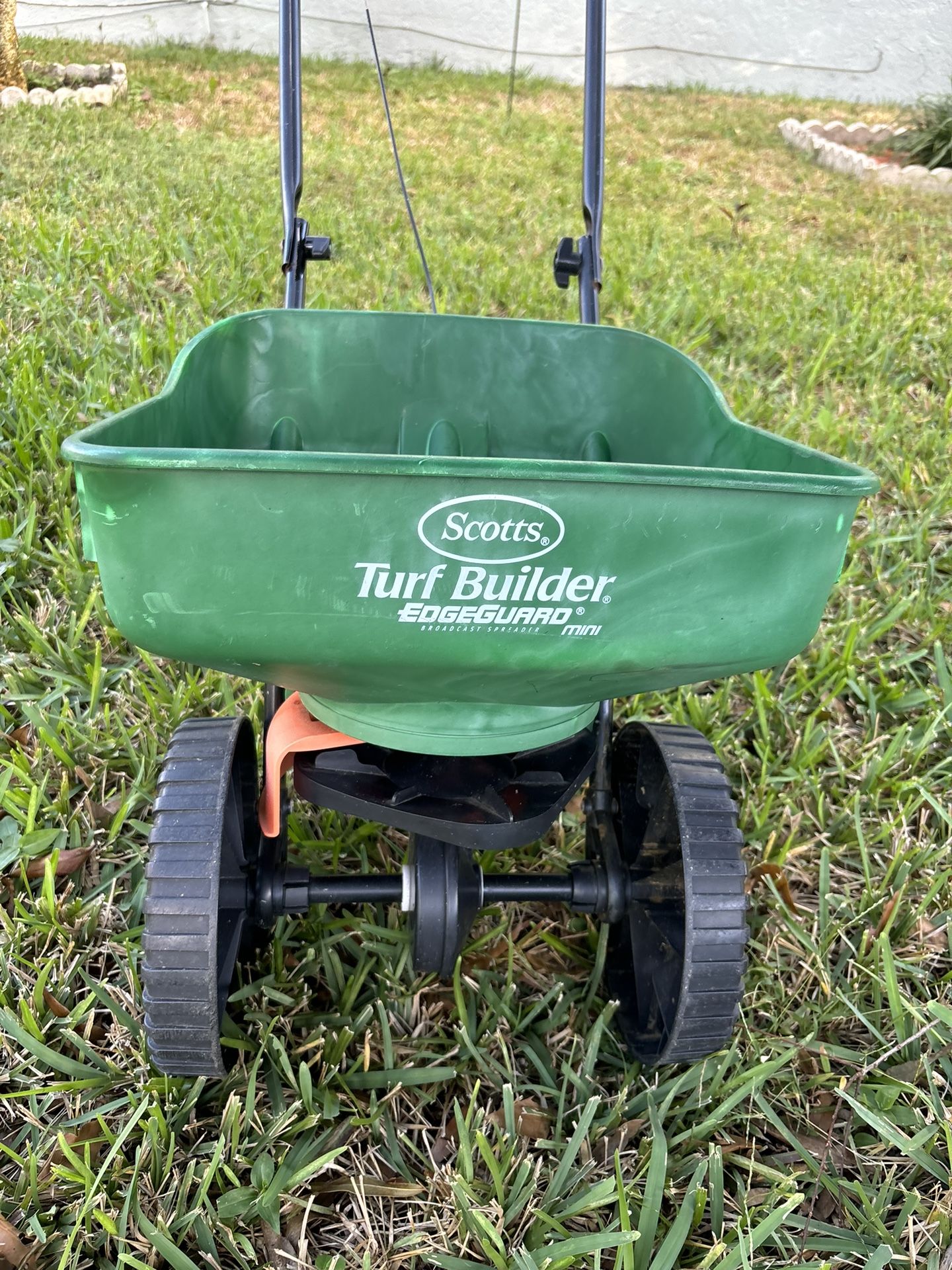 EdgeGuard Mini Broadcast Spreade