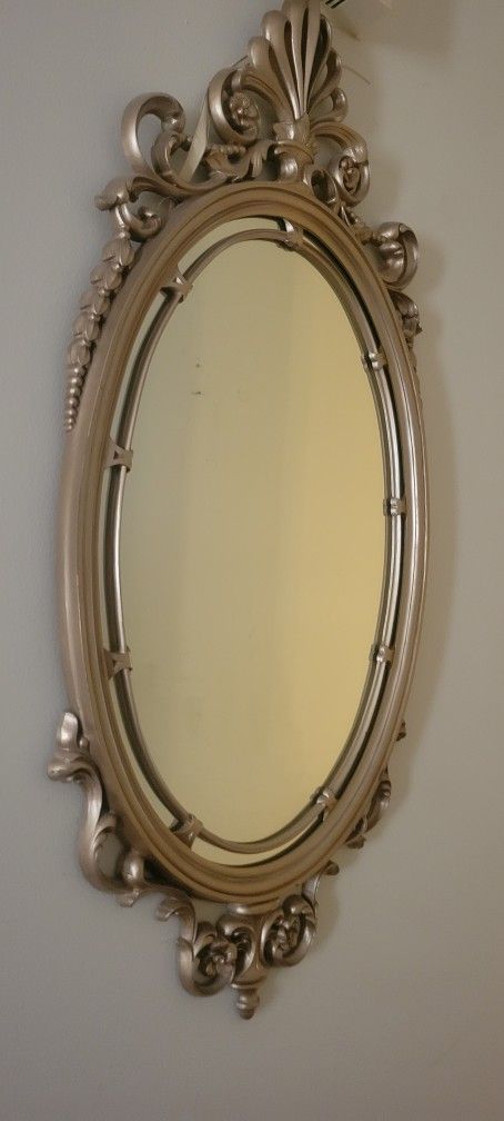 DECORATIVE WALL MIRROR