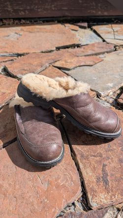 UGG Hampton Sheepskin Brown Leather Clogs/Mule Slip on with Zipper in size 7