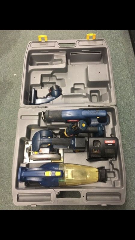 RYOBI 5-pc Cordless Tool Set Circular Saw Reciprocating Saw Drill Vacuum Flashlight