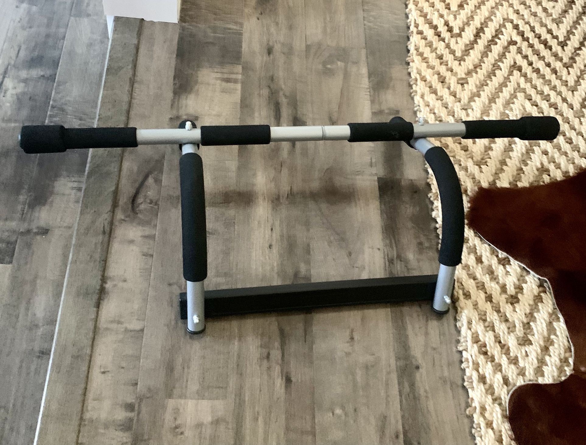 Gym Pull-Up Equipment 