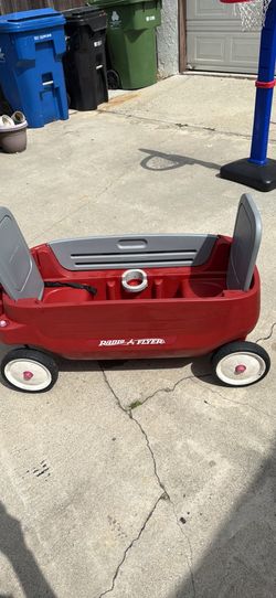 Radio flyer wagon