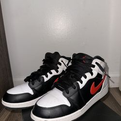 Air Jordan 1 Mid 