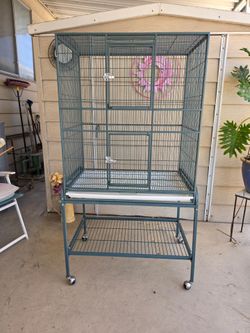 Large Bird Animal Metal Cage on Casters ~ Excellent condition ~ Read Description