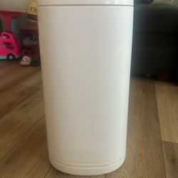 Diaper trash can