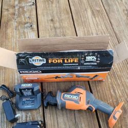 Ridgid 18V one-handed reciprocating saw, battery, charger kit