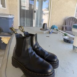 Dr. Martens 2976 Quad Platform Boots –Men’s 7 / Women’s 8