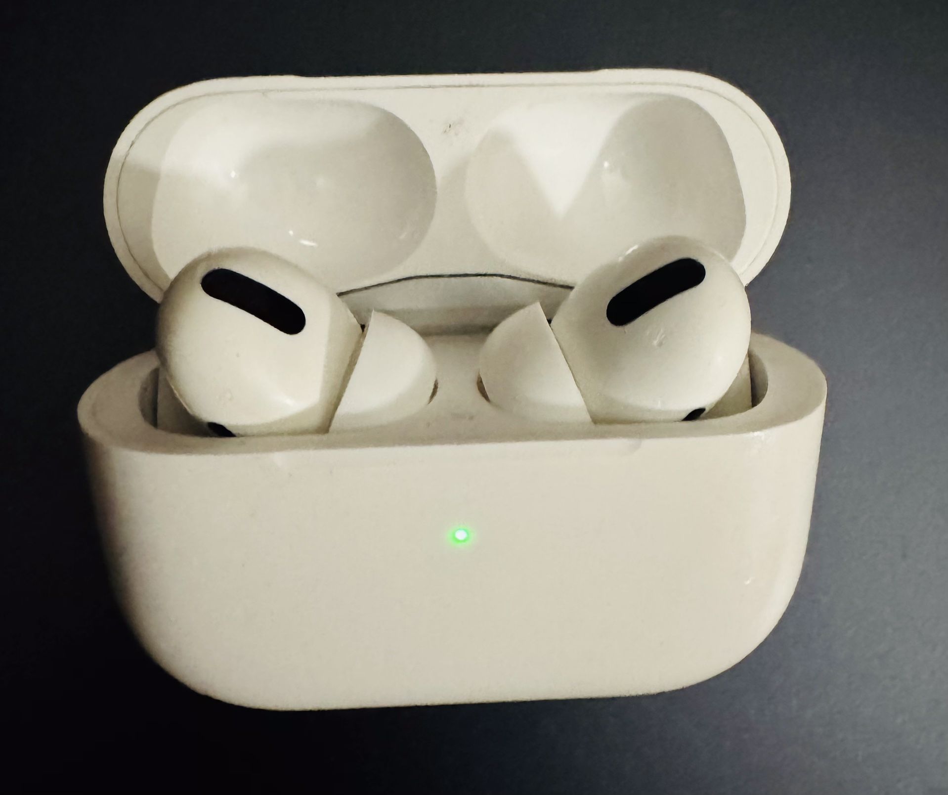 Apple AirPods Pro (1st Gen) with Charging Case