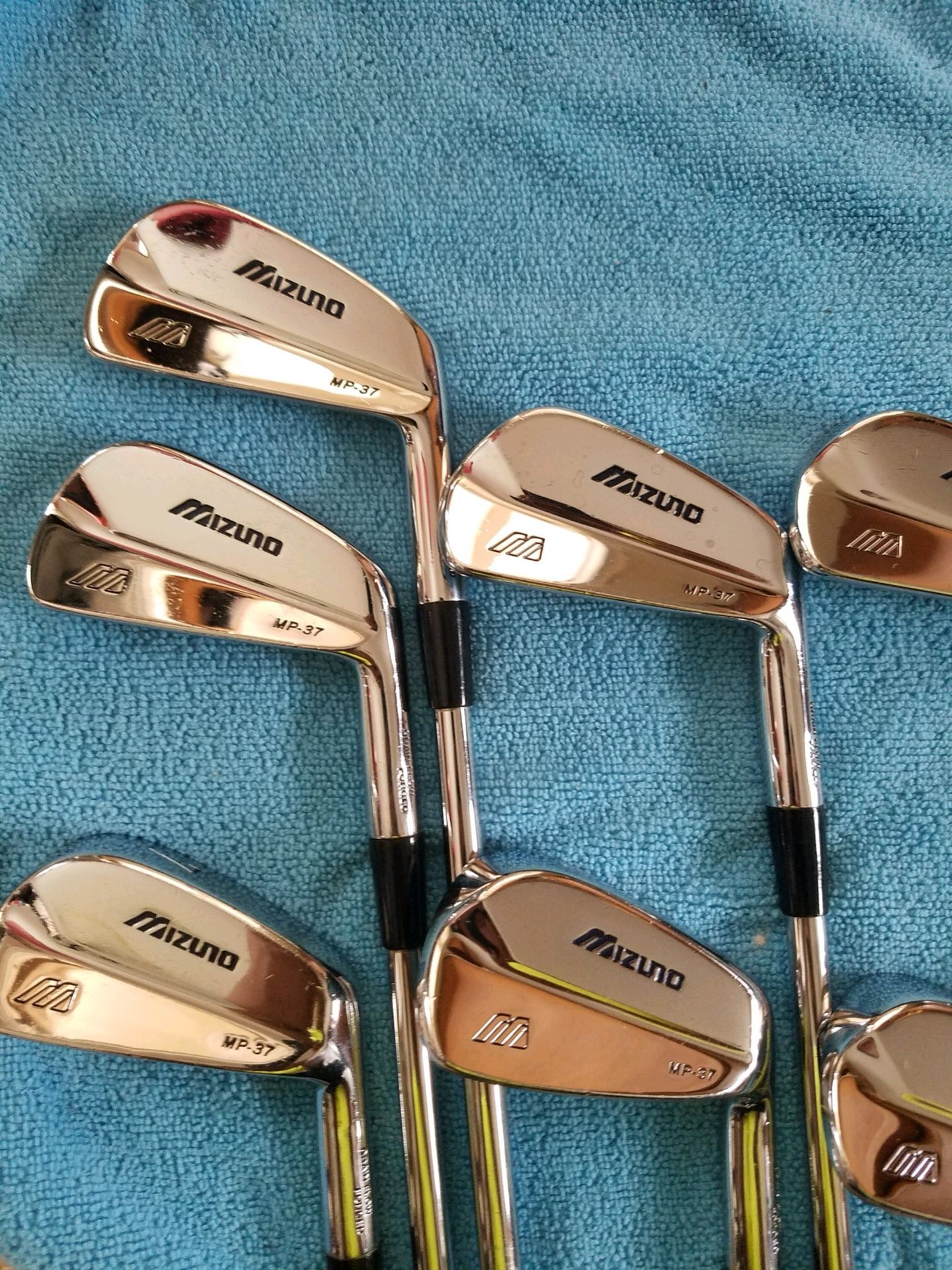 Mizuno mp sales 37 for sale