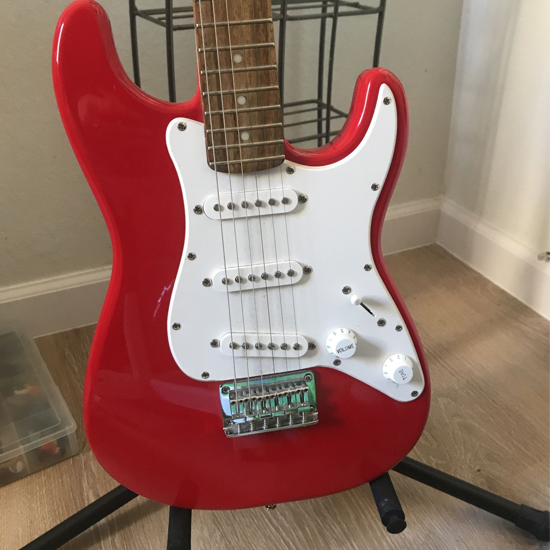 SQUIER AFFINITY MINI STRATOCASTER V2 ELECTRIC GUITAR