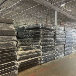 Queen Mattress Come And Box  Spring  - Free Delivery 🚚 To Reasonable Distance 