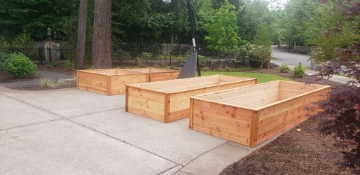CUSTOM RAISED PLANTER BOXS