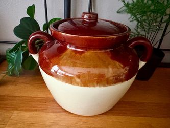 McCoy Bean Pot with Lid. Two-Tone Brown Ceramic Pot