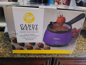 Candy melts and chocolate melting pot