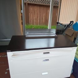 Dresser With Mirror