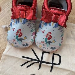 Disney Little Mermaid Ariel Freshly Picked Moccasins Size 5
