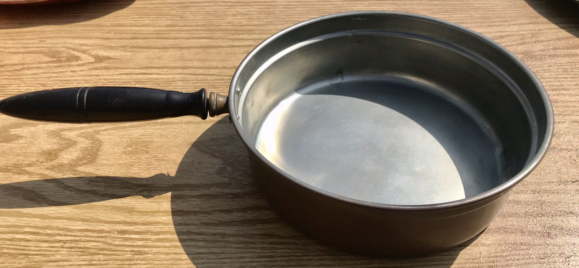 Copper Skillet. Pan. Vintage. Wood handle.