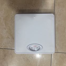 scale white great condition