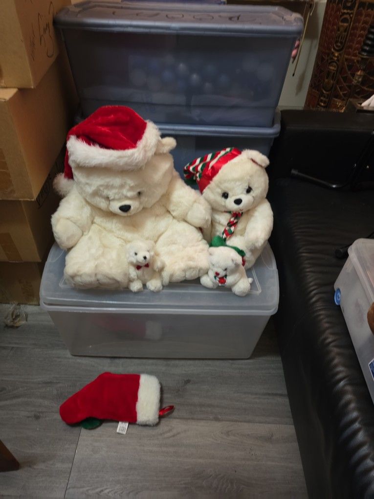 CHRISTMAS STUFFED BEAR FAMILY