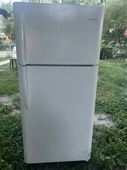 Frigidaire Refrigerator  $200