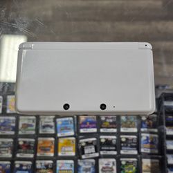 White Nintendo 3DS