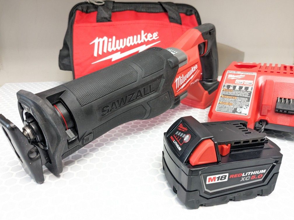 M18 Milwaukee FUEL Sawzall + XC 5.0 Starter Kit
