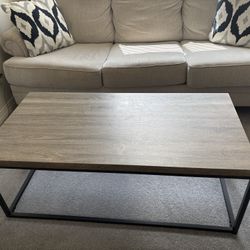  Complete Living Room Set In Great Shape