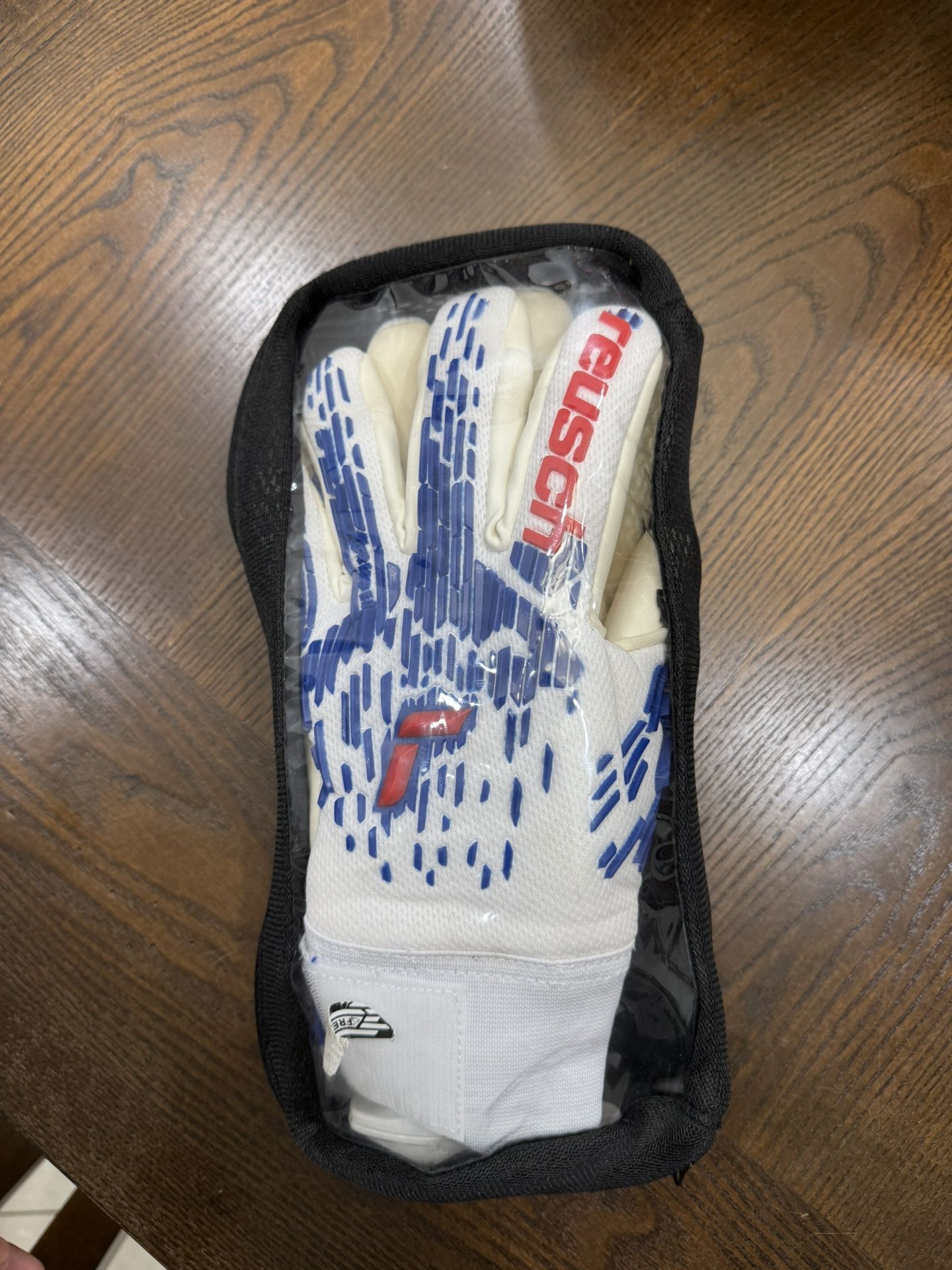 Reusch Atrakt Goalie Gloves