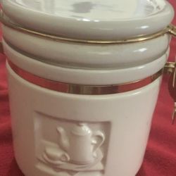Vintage Pfaltzgraff Yorktowne Sugar Canister Stoneware w/ Lid Locking Seal motif