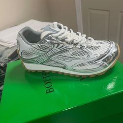 Bottega Sneakers 