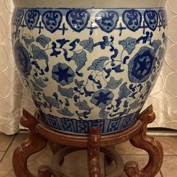 Vintage Ceramic Pot/Planter
