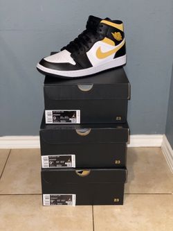 Jordan 1 Mid White Black Pollen Size Men’s 9 And 9.5