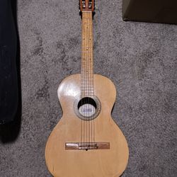 Acustic Guitar With Case