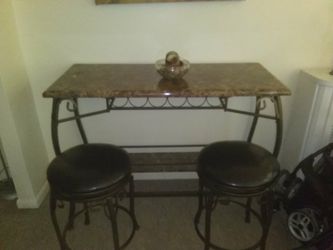 Bar set with 2 stools